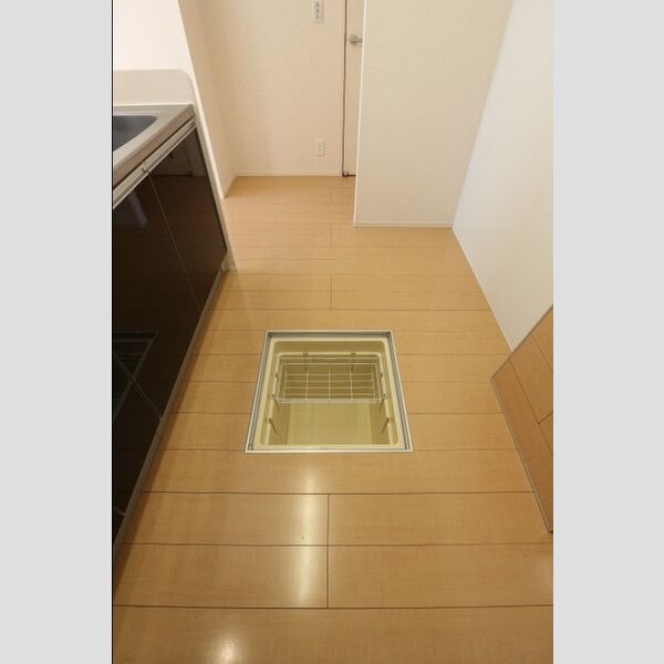 メビウス　A106号室 床下収納