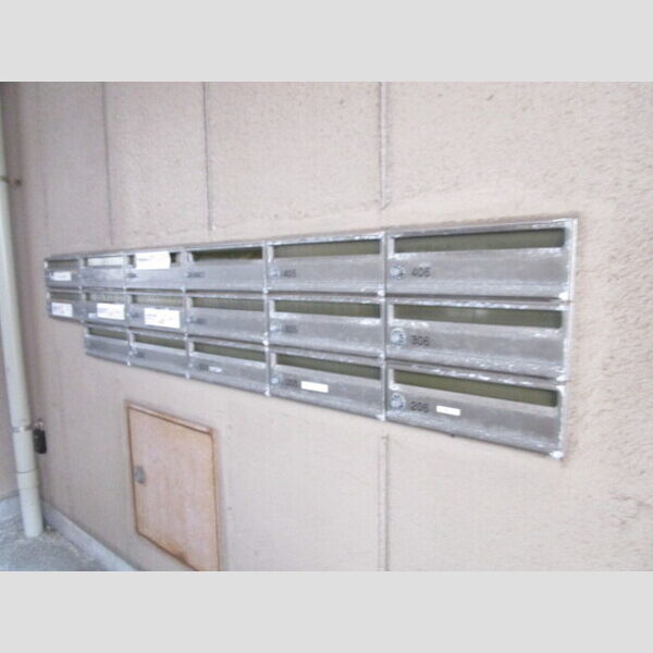 メゾンフローラ市川 ダイヤルロック式集合ポスト