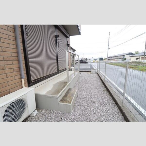 フォンテーヌ　Ⅴ101号室 専用庭