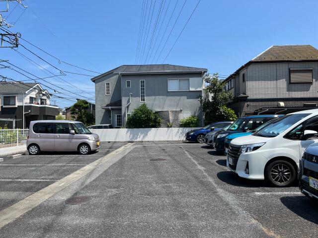 ラフィーネ新松戸 駐車場