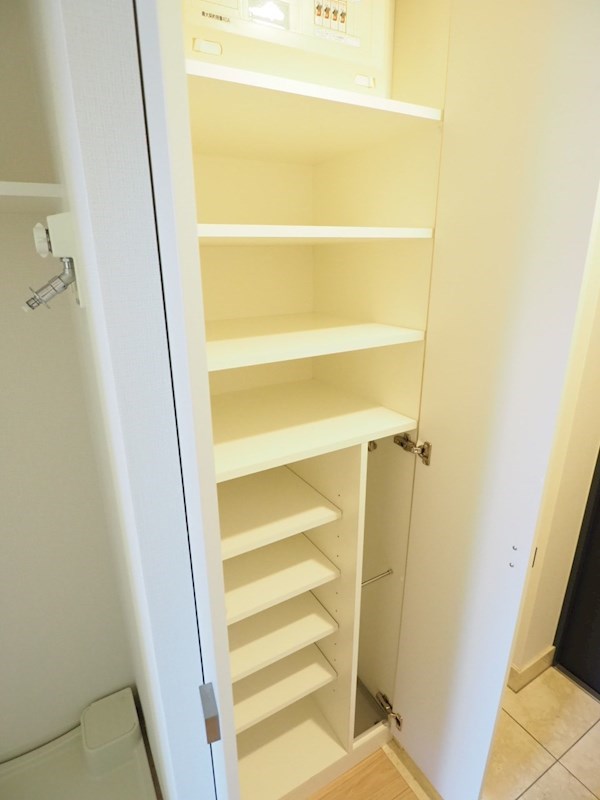 レジディア笹塚Ⅱ1階 収納