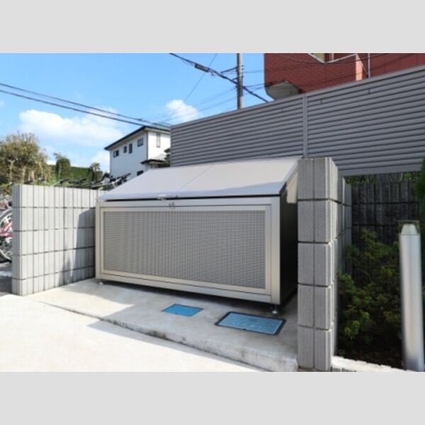 ホワイト・サラ 敷地内ゴミ置場