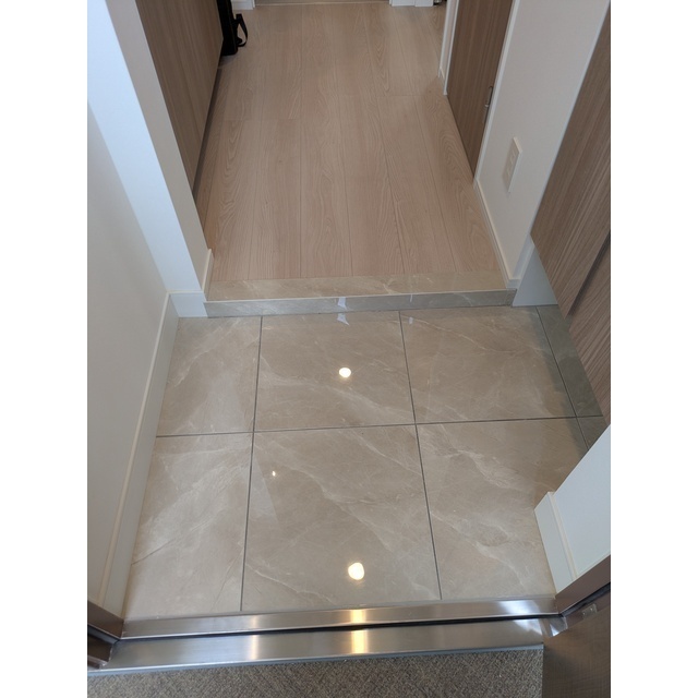 プレール・ドゥーク横濱子安708号室 ※各階色合いが異なります