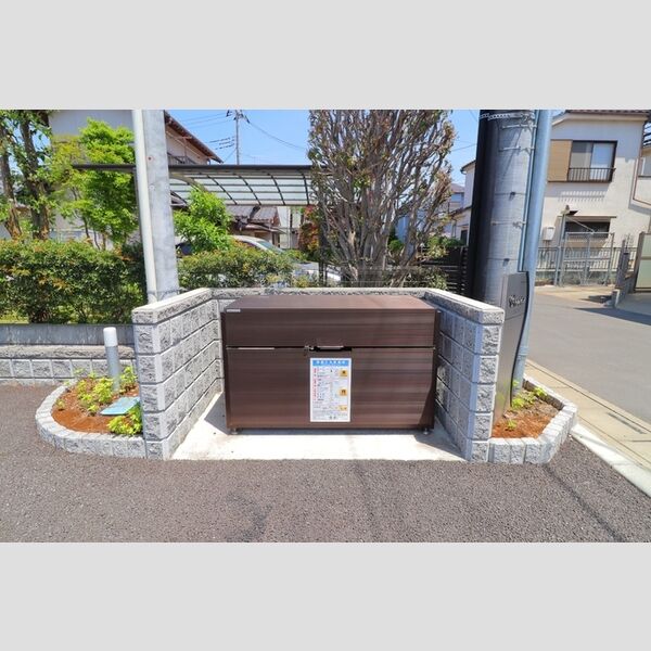 Crecia103号室 ゴミストッカー