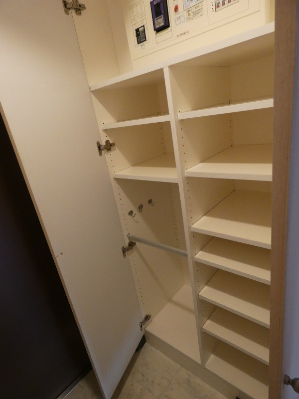 シュールフローレ 下駄箱