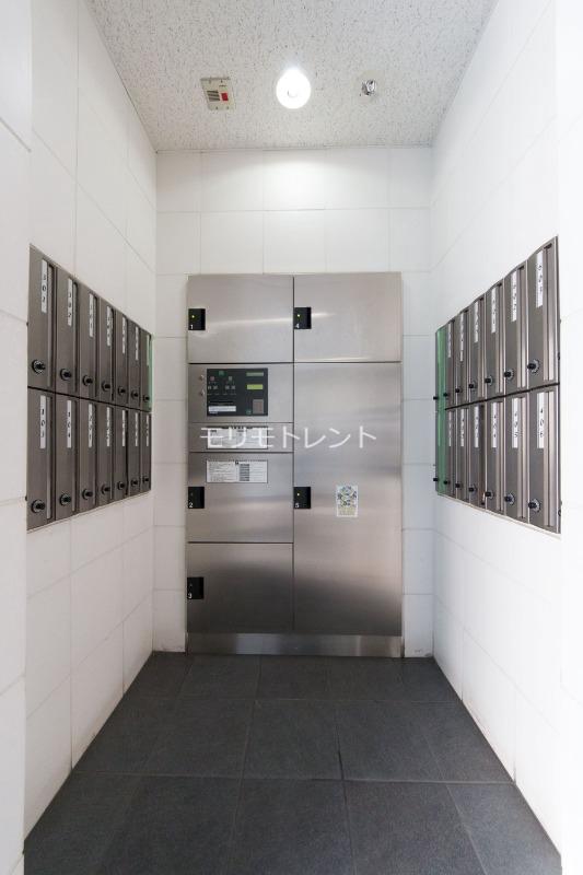 カスタリア鶴見1階 メールコーナー・宅配ボックス