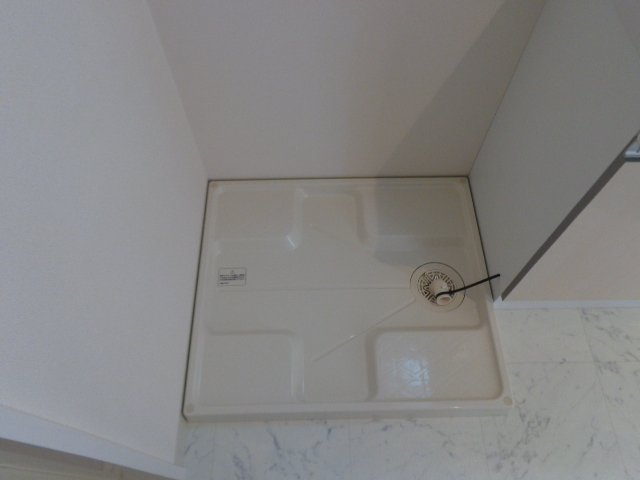 ヴィラージュ弐番館105号室 洗濯機置場