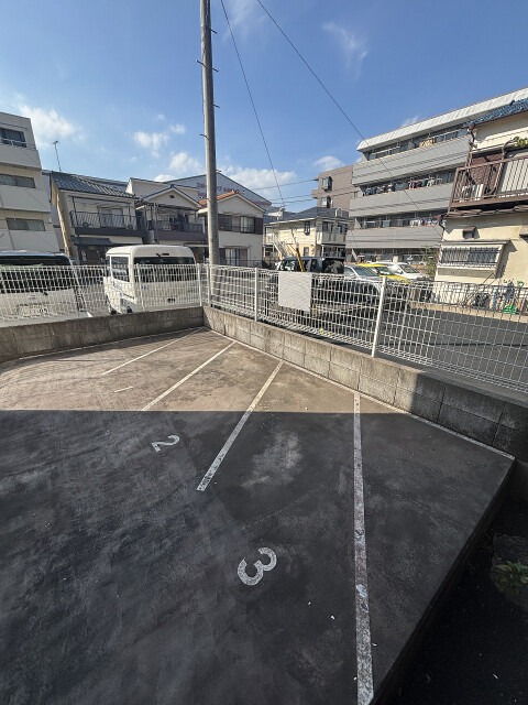 フロレゾン浦安(E-081)1階 バイク置場
