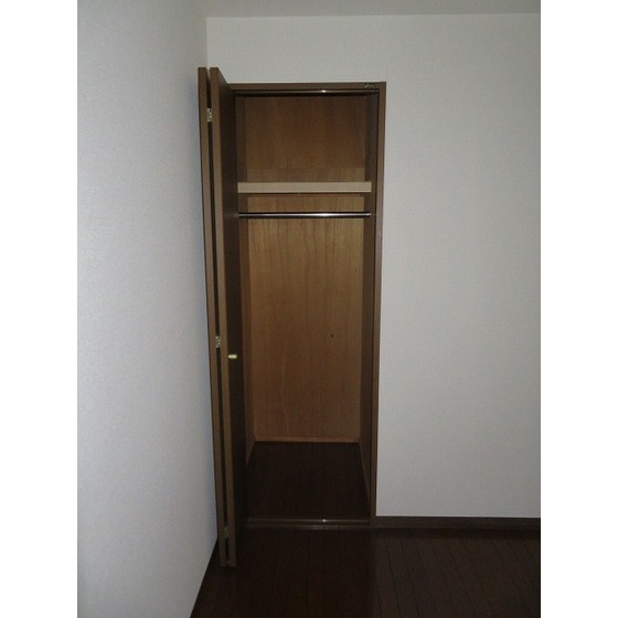 ファミーユコート恩田Ｂ棟0302号室 クローゼット