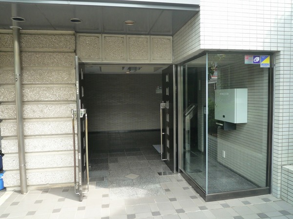 ＮＩＣＥアーバンスピリッツ生麦204号室 エントランス