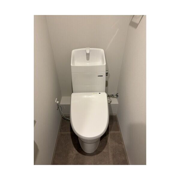 The　Residence　Ichigayadaimachi301号室 トイレ