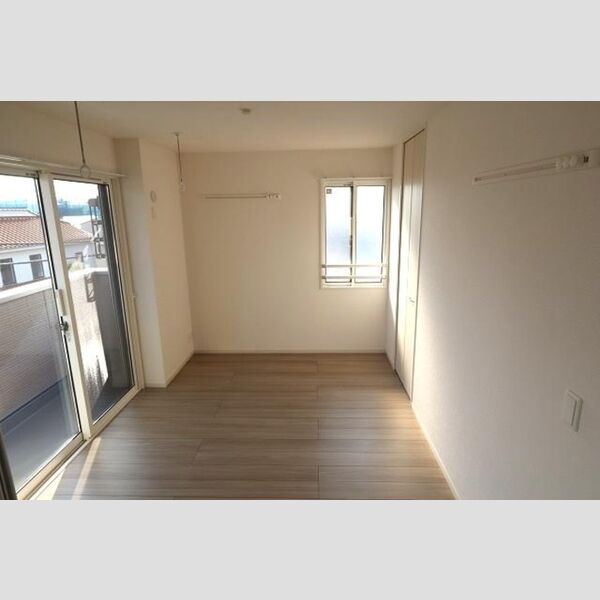 メゾンドシェリール102号室 同建物別部屋の参考画像