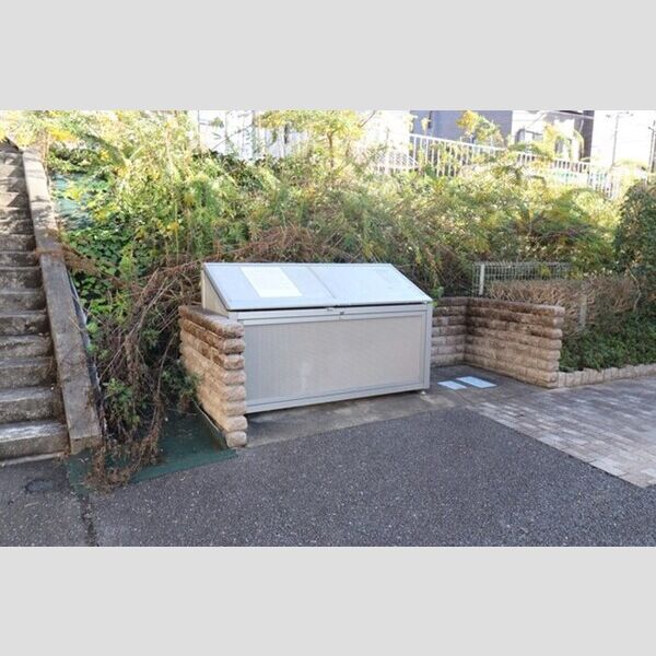 ウィステリア ゴミ置き場