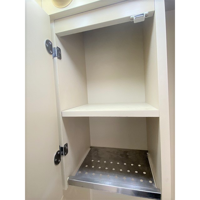 マック所沢コート1002号室 キッチン上収納