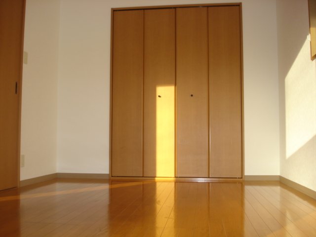 シャイニングｉｎ青葉Ⅱ 洋室１