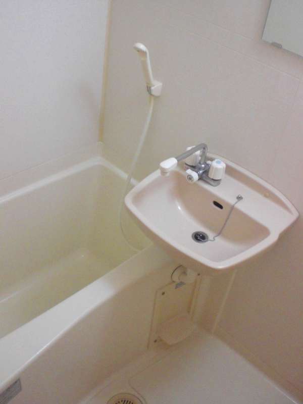 レオパレス殿山 玄関