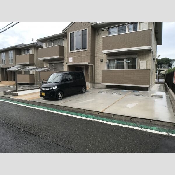 ルミエール　B 駐車場