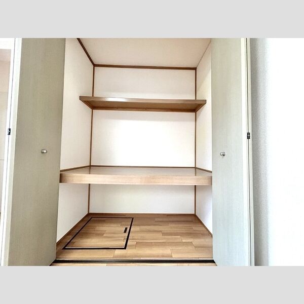 クレールフォンテⅡ103号室 物入