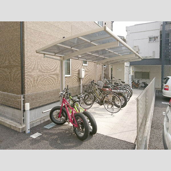 イリオス302号室 駐輪場