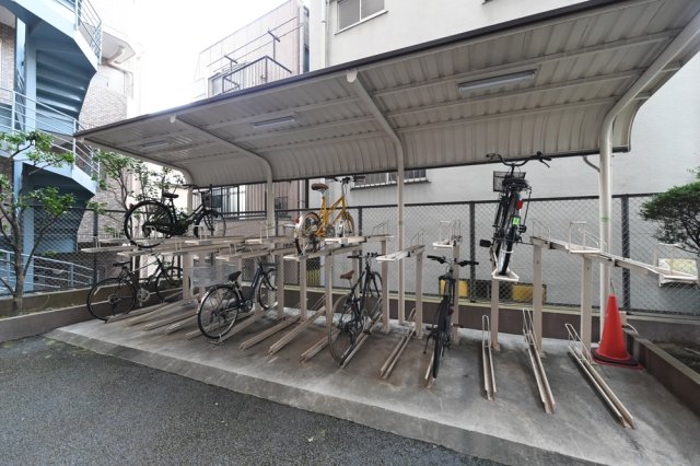 菱和パレス護国寺9階 駐輪場