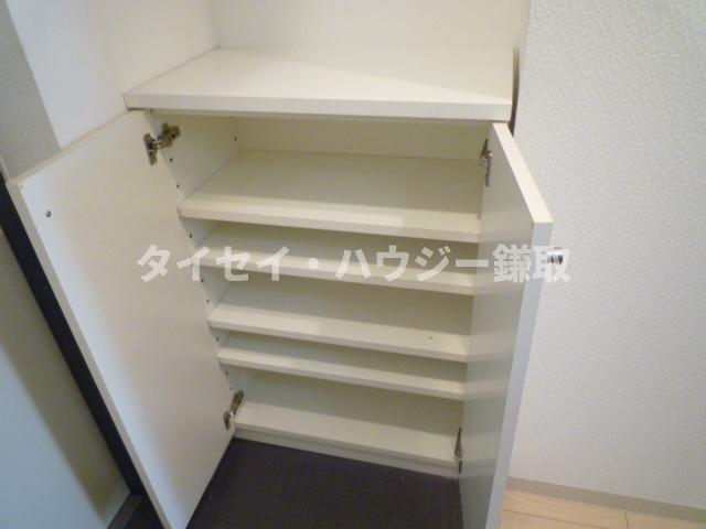 芝コーポ５号館1111号室 靴は下駄箱にしまえます