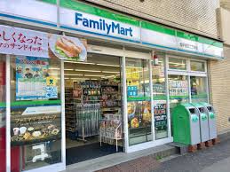 アトラス西早稲田 【コンビニエンスストア】ファミリーマート 西早稲田二丁目店まで67ｍ