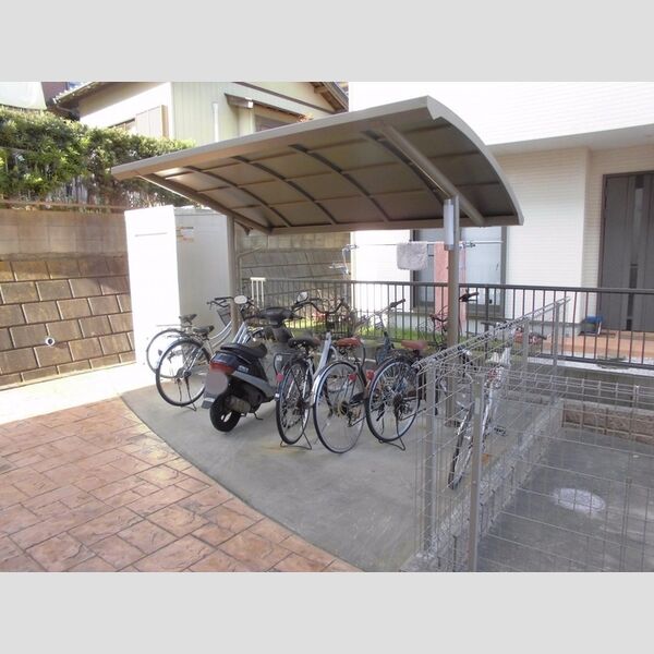 アルバ 駐輪場