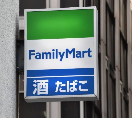 ファミリエ世田谷桜丘2階 ファミリーマート 桜丘世田谷通り店