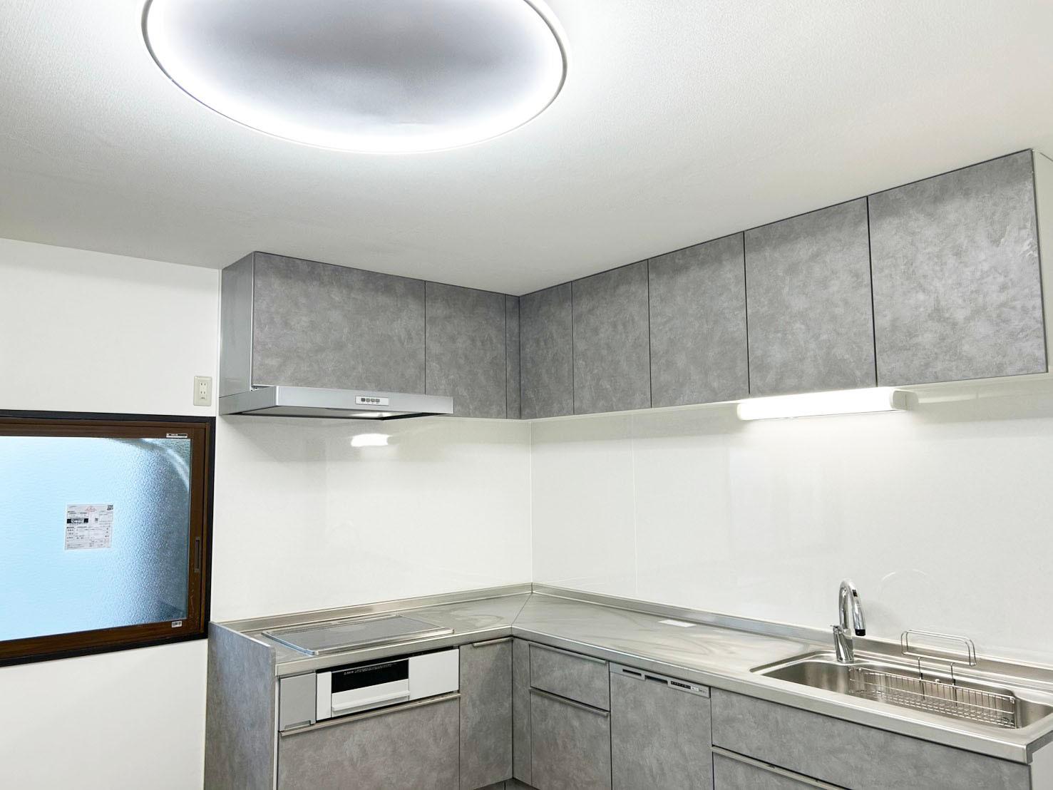 足立区西新井5丁目戸建 IH3口コンロとタッチレス蛇口付きのL型キッチン