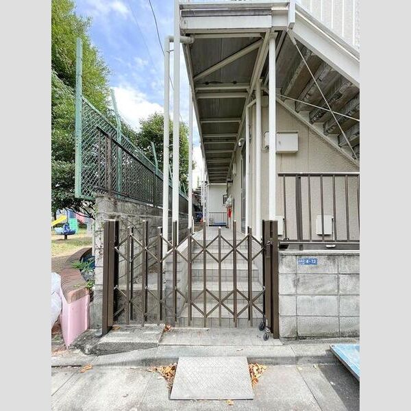 セジュール馬込201号室 建物入口