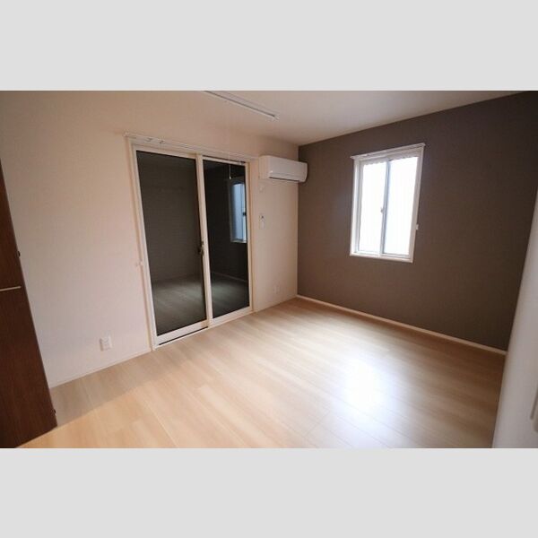 藍101号室 洋室6帖(バルコニー側)