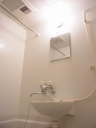 レオパレスアバンギャルド 雨の日にも便利な浴室乾燥機付き