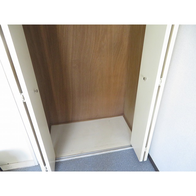 ＭＡＣ平山城址公園コート0102号室 内観