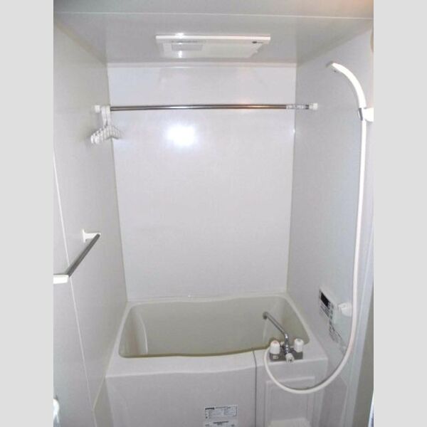 ルクソール103号室 追炊き機能と浴室乾燥機付きのお風呂