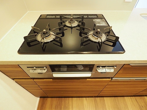 ディアナコート三軒茶屋2階 キッチン・3口ガスコンロ　※2026年4月撮影