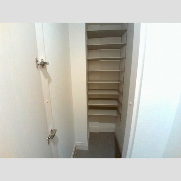 グランドウエスト横浜101号室 シューズクローク