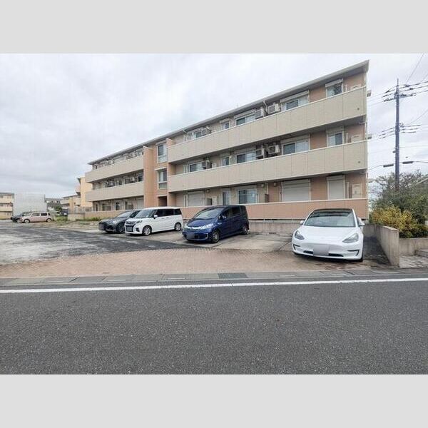 イルソーレ吉川美南　ジャッロ307号室 駐車場