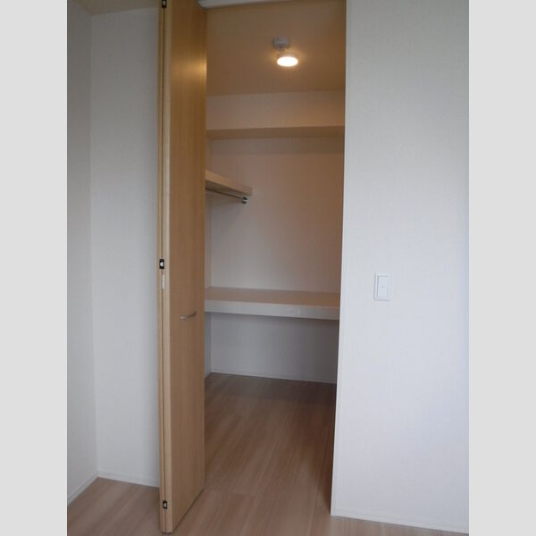 ラテル301号室 ウォークインクローゼット