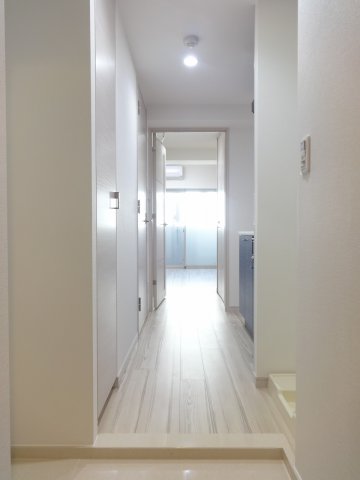 ＣＲＥＶＩＳＴＡ北千住302号室 玄関