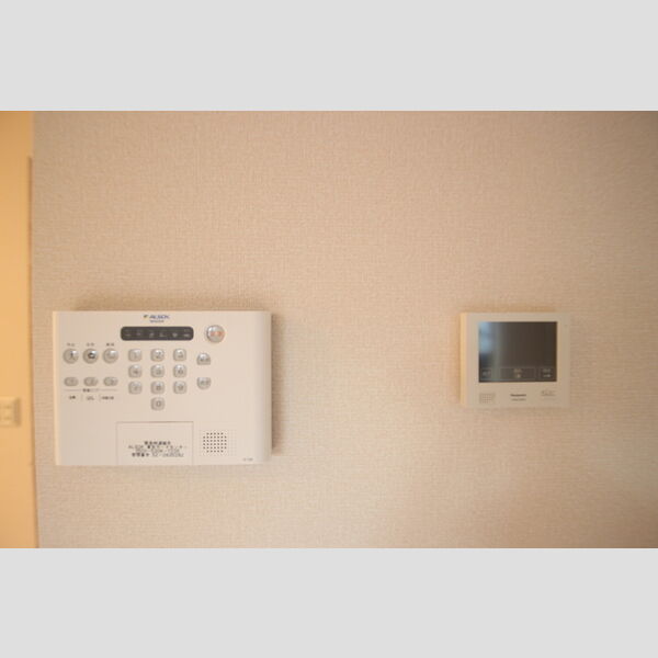 RSAⅢ101号室 カラーTVモニターホンで来客チェック!ALSOKセキュリティが付いています!