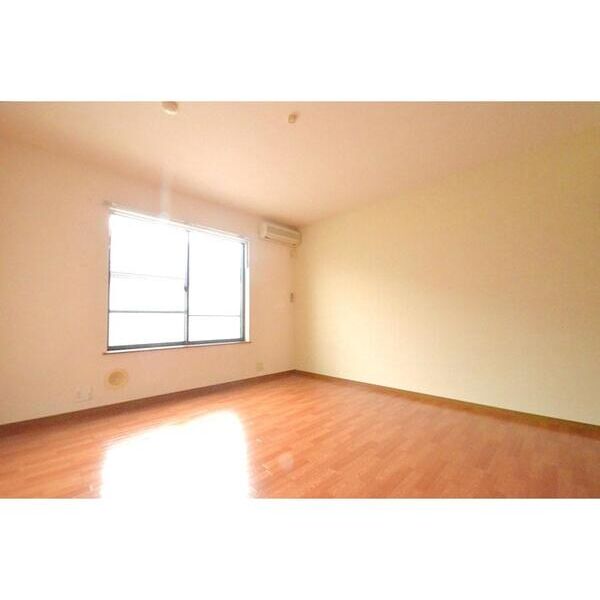 シャラ八景館ウエスト202号室 リビング