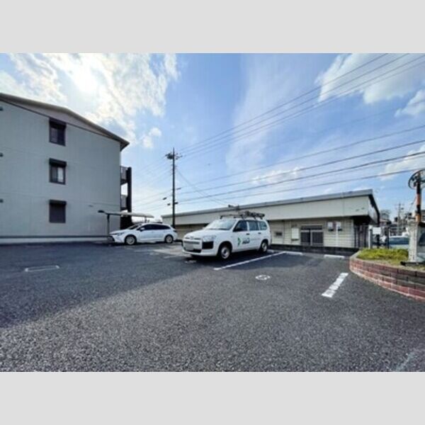 ロジュマン マエバラC103号室 駐車場