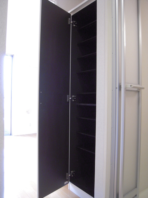 イジェント大倉山 下駄箱