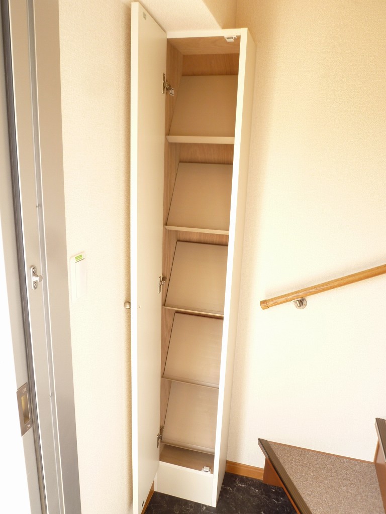 レオパレスキャトル　セゾン205号室 玄関