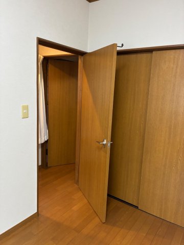 ペットと暮らす　ふじみ野　庭付き戸建て ２階踊り場