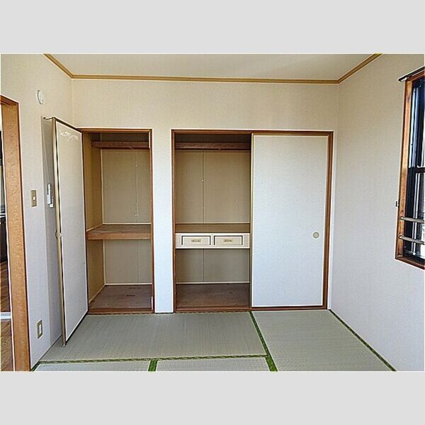 スターハイツ　AB 物入れ