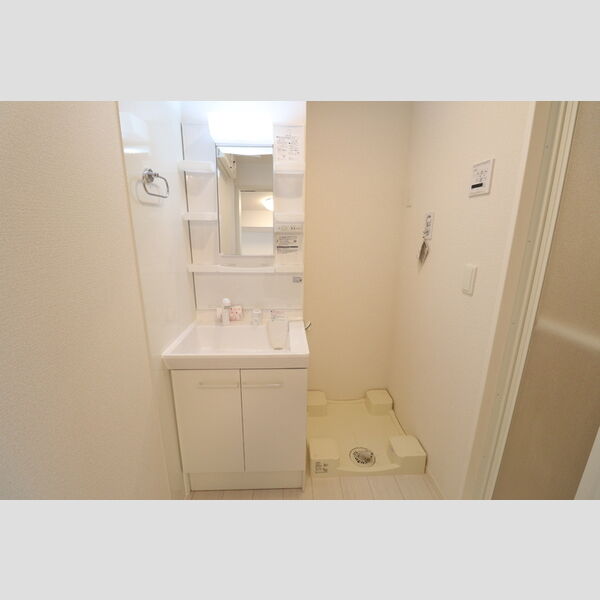 ア　レーズ203号室 洗髪洗面化粧台★室内洗濯機置場