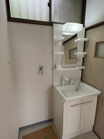 緑風の戸建 洗面台も新設。もちろん洗濯機置き場もあり