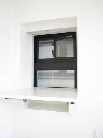 グランド・ガーラ桜木町駅前7階 PCカウンター付き窓