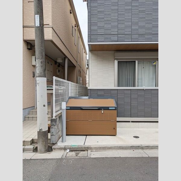 ロイヤルレジデンスⅢ301号室 ゴミストッカー